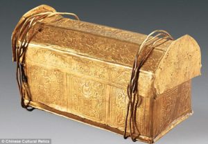 35D93D4B00000578-3670075-A_fragment_of_bone_found_in_a_tiny_golden_casket_pictured_uncove-a-54_1467388485259