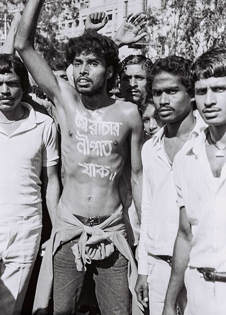 Noor_Hossain_at_10_November_1987_protest_for_democracy_in_Dhaka_(01)